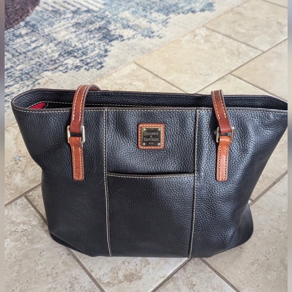Dooney And Bourke Lexington Tote In Black Pebbled Leather